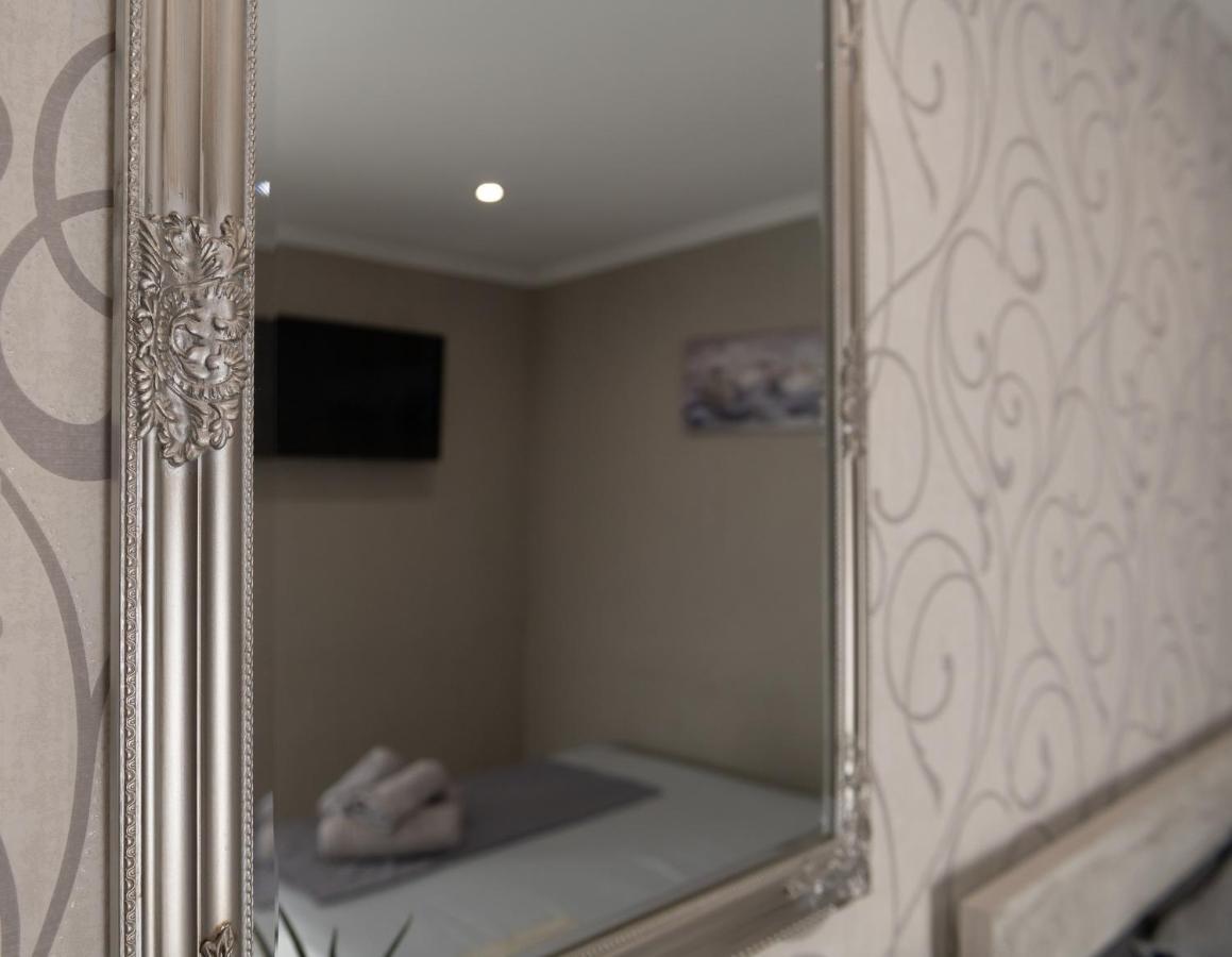 Estell Apartments ซีเกีย ภายนอก รูปภาพ